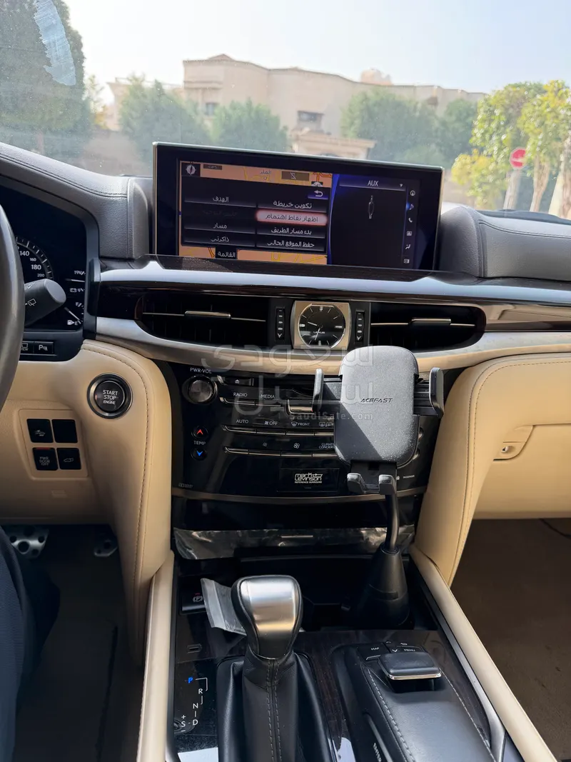 2019 لكزس إل إكس 570 اس