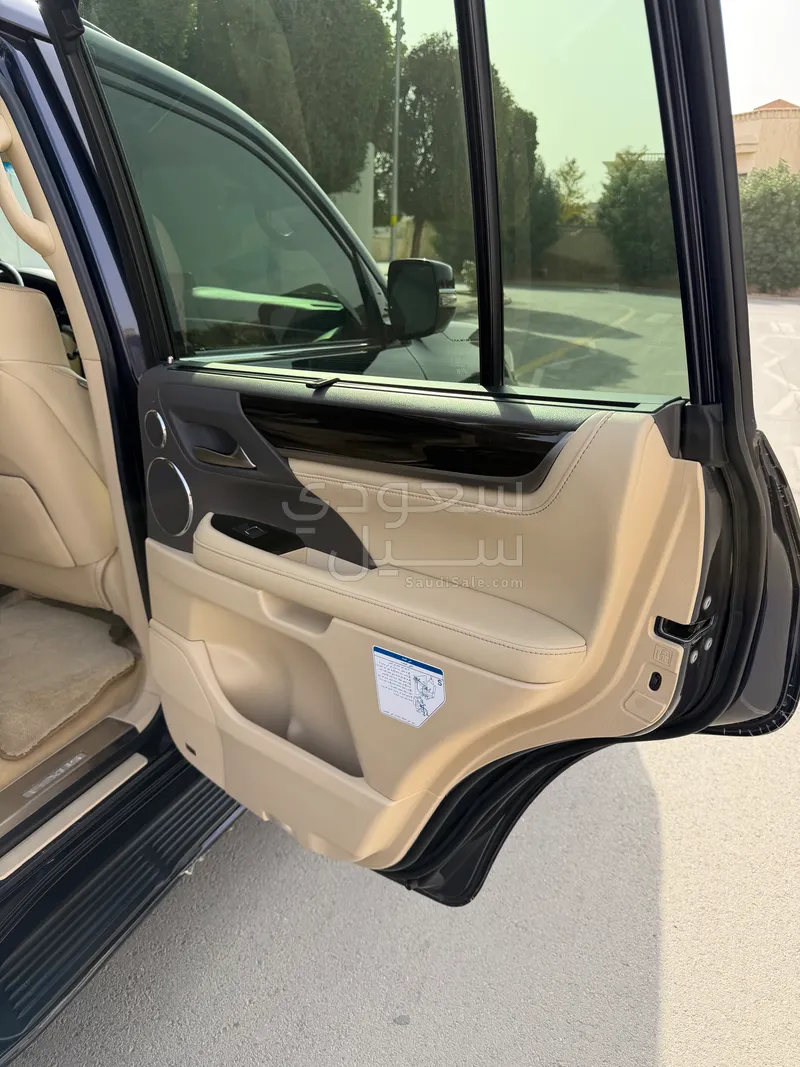 2019 لكزس إل إكس 570 اس