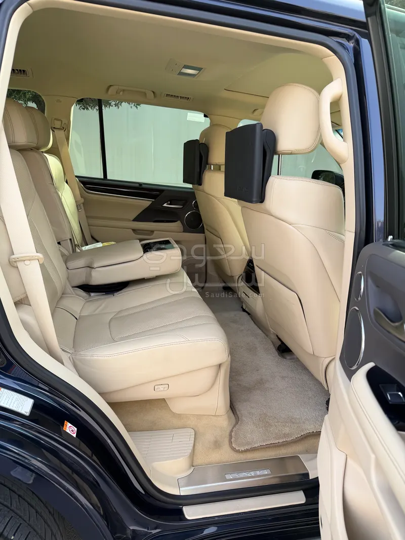 2019 لكزس إل إكس 570 اس