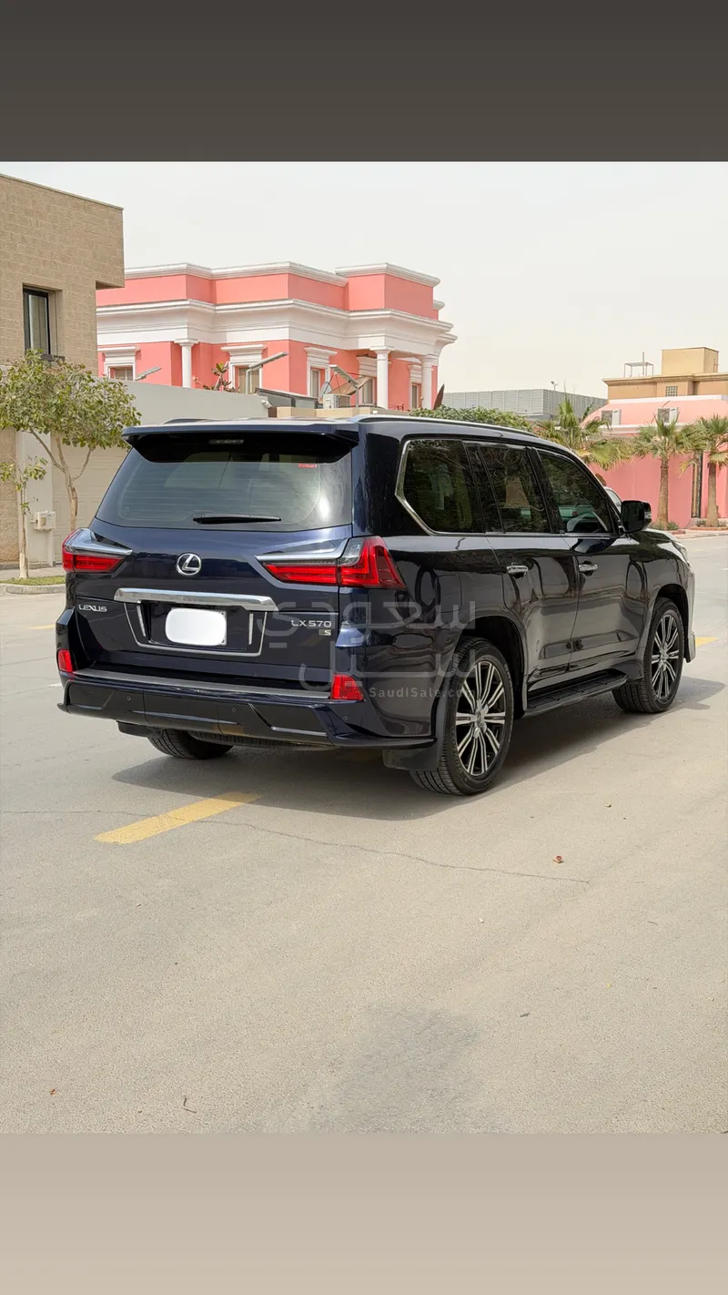2019 لكزس إل إكس 570 اس
