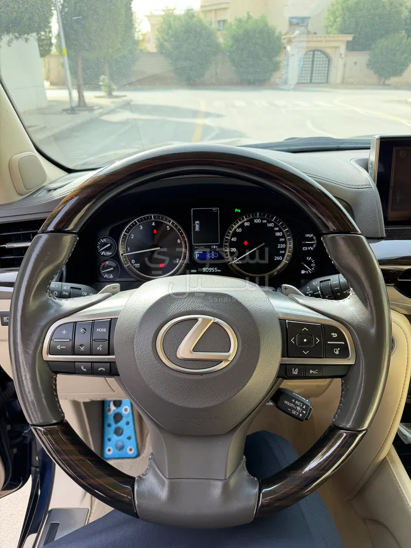 2019 لكزس إل إكس 570 اس