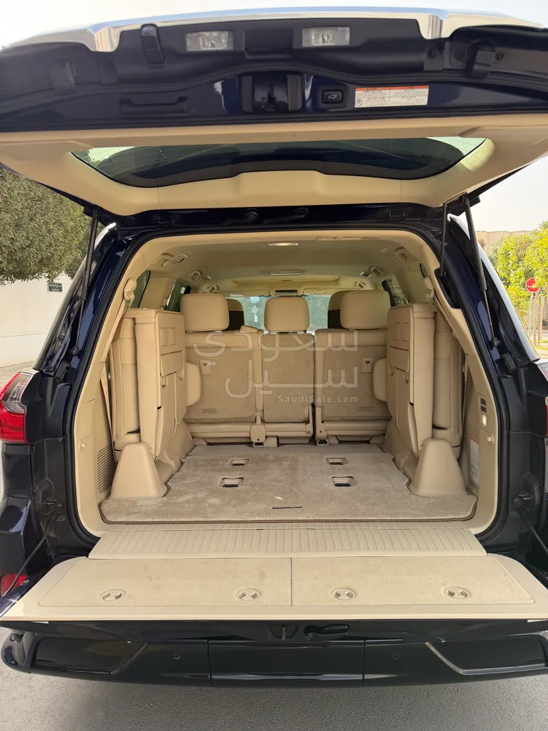 2019 لكزس إل إكس 570 اس