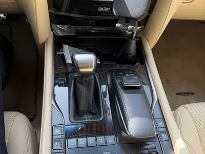 2019 لكزس إل إكس 570 اس