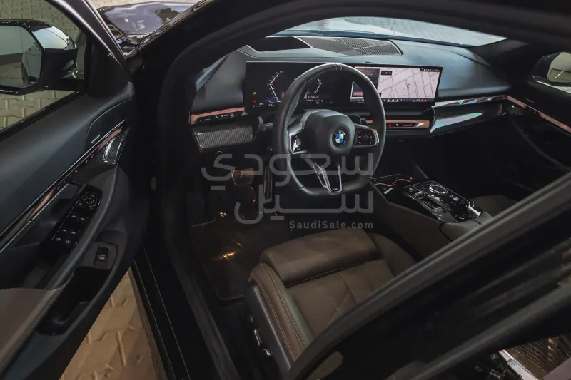 2025 بي ام دبليو الفئة الخامسة 520 أي