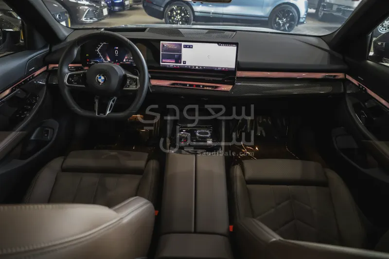 2025 بي ام دبليو الفئة الخامسة 520 أي