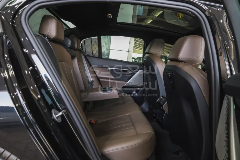 2025 بي ام دبليو الفئة الخامسة 520 أي