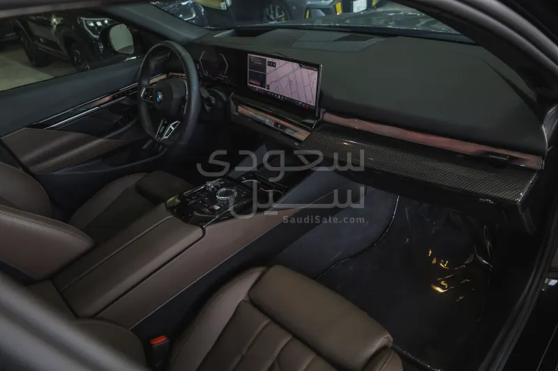 2025 بي ام دبليو الفئة الخامسة 520 أي