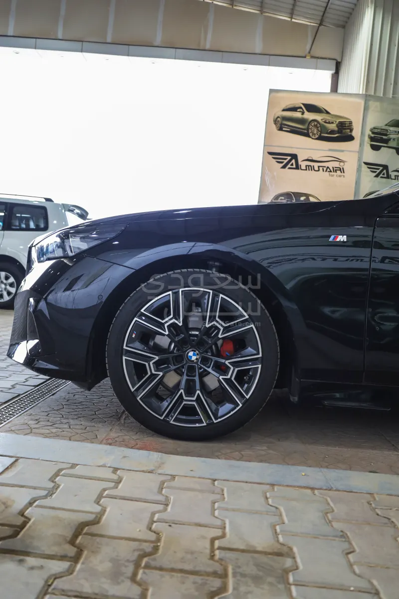 2025 بي ام دبليو الفئة الخامسة 520 أي