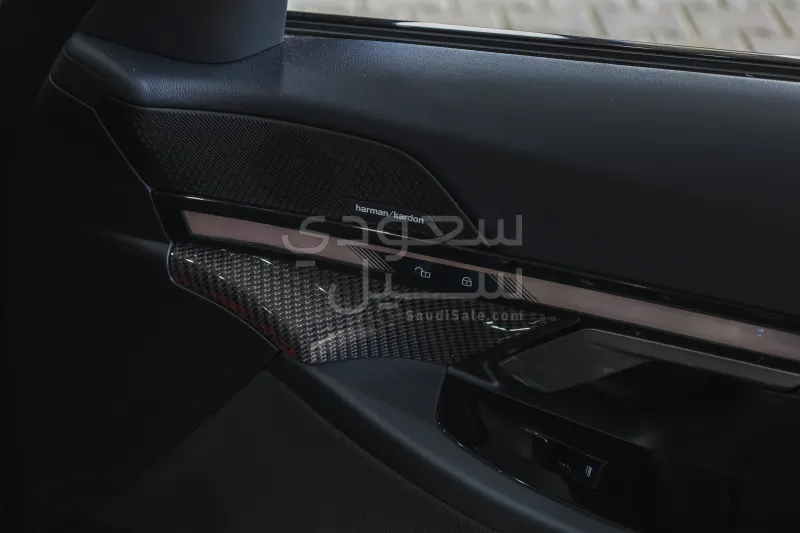 2025 بي ام دبليو الفئة الخامسة 520 أي