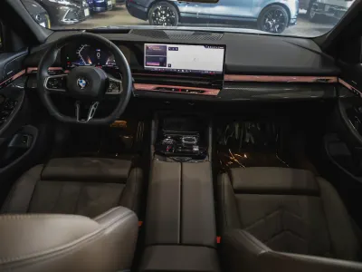 2025 بي ام دبليو الفئة الخامسة 520 أي