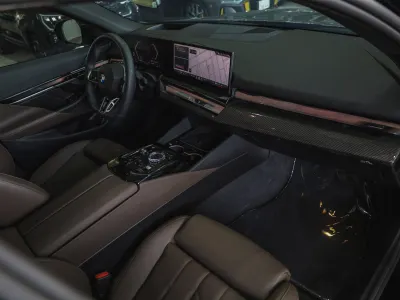 2025 بي ام دبليو الفئة الخامسة 520 أي