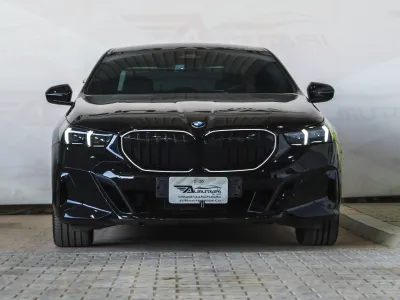 2025 بي ام دبليو الفئة الخامسة 520 أي