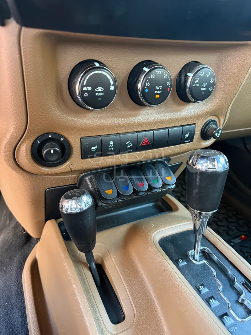 2014 جييب رانجلر صحارى