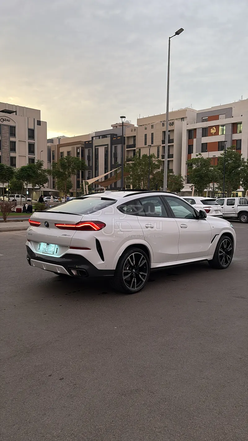 2024 بي ام دبليو الفئة اكس 6 إم كت