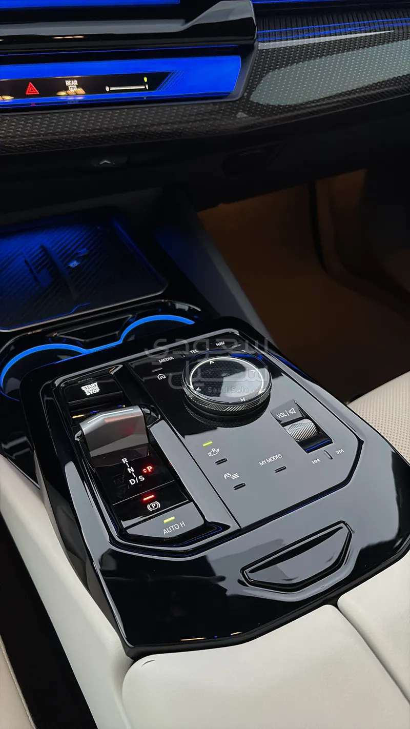 2025 بي ام دبليو الفئة الخامسة 520 أي إم كت