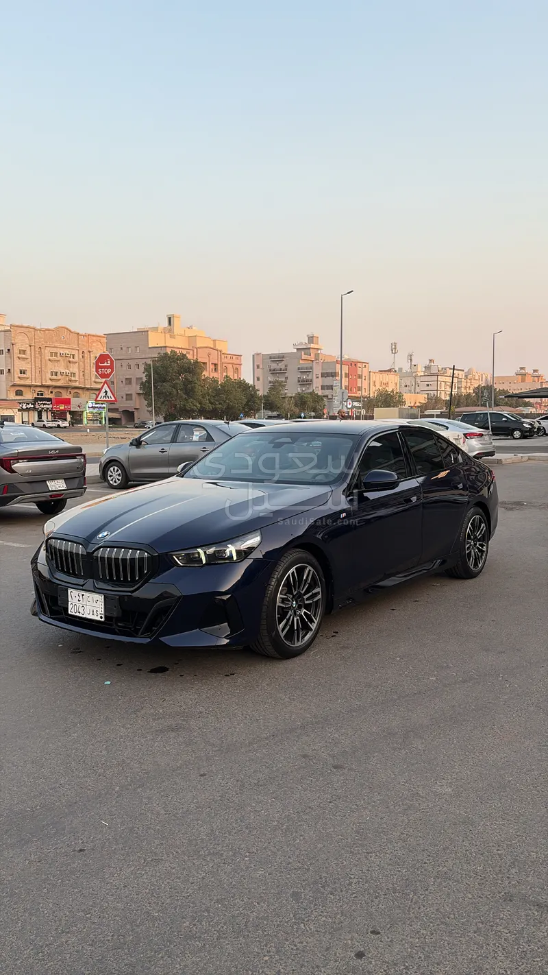 2025 بي ام دبليو الفئة الخامسة 520 أي إم كت