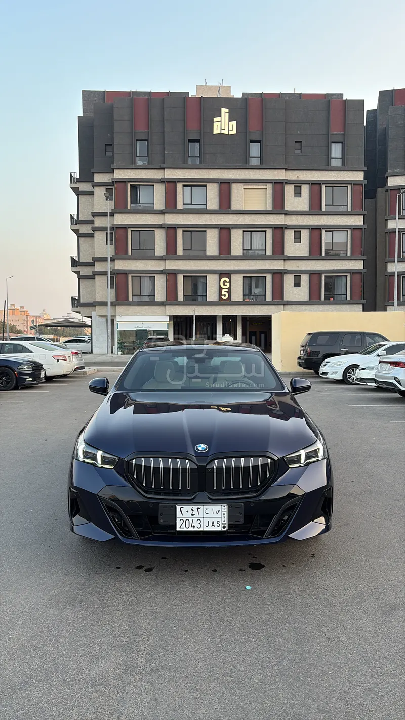 2025 بي ام دبليو الفئة الخامسة 520 أي إم كت