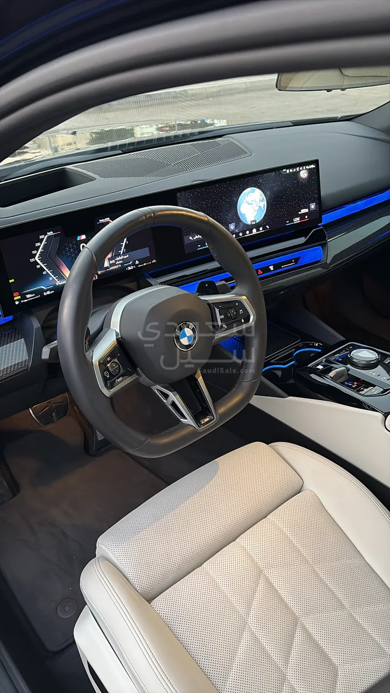 2025 بي ام دبليو الفئة الخامسة 520 أي إم كت