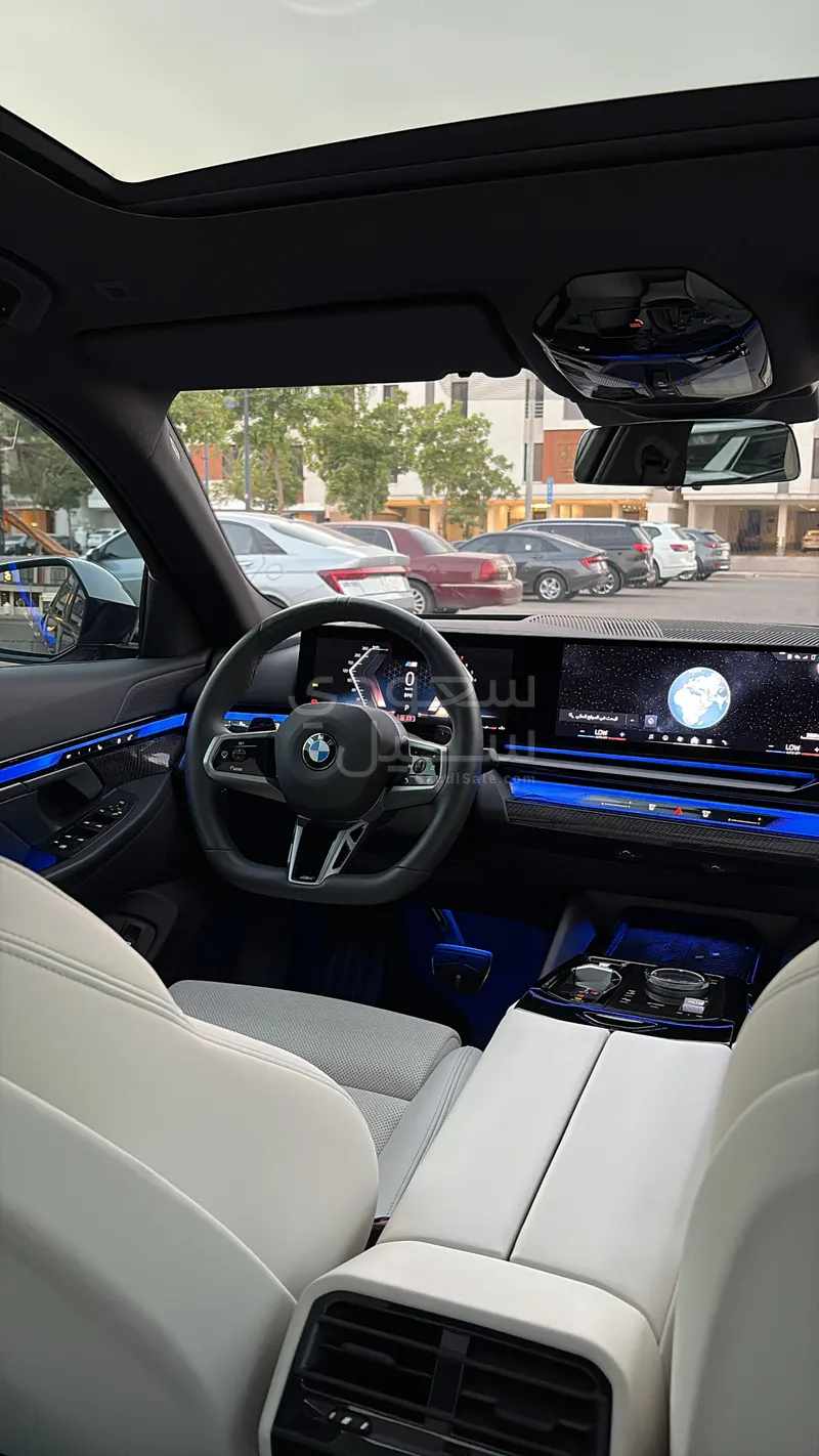 2025 بي ام دبليو الفئة الخامسة 520 أي إم كت