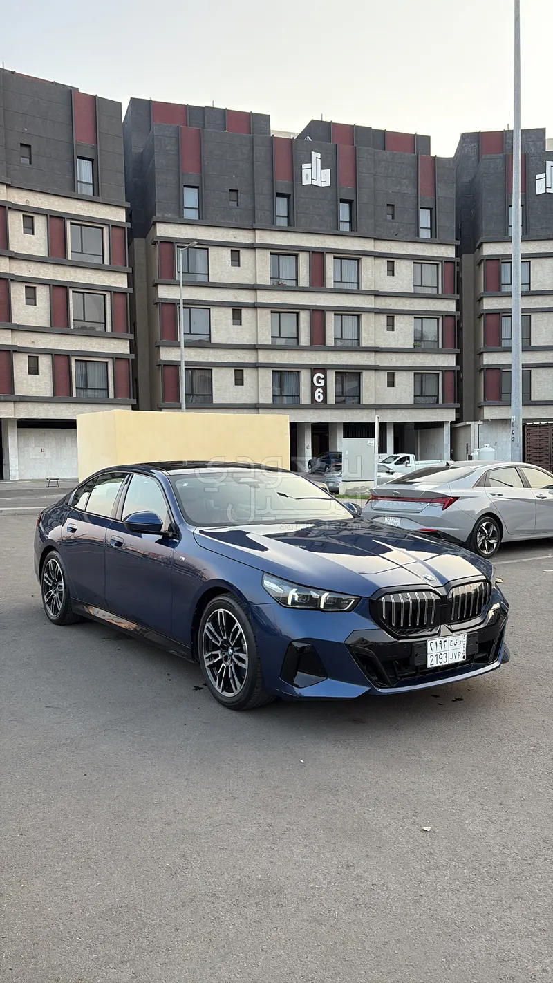 2024 بي ام دبليو الفئة الخامسة 520 أي إم كت