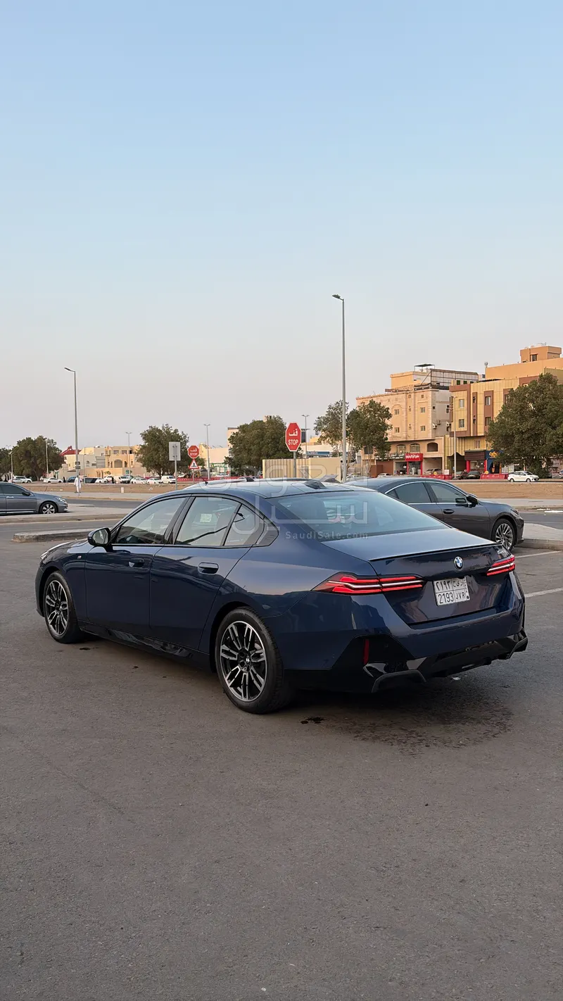 2024 بي ام دبليو الفئة الخامسة 520 أي إم كت