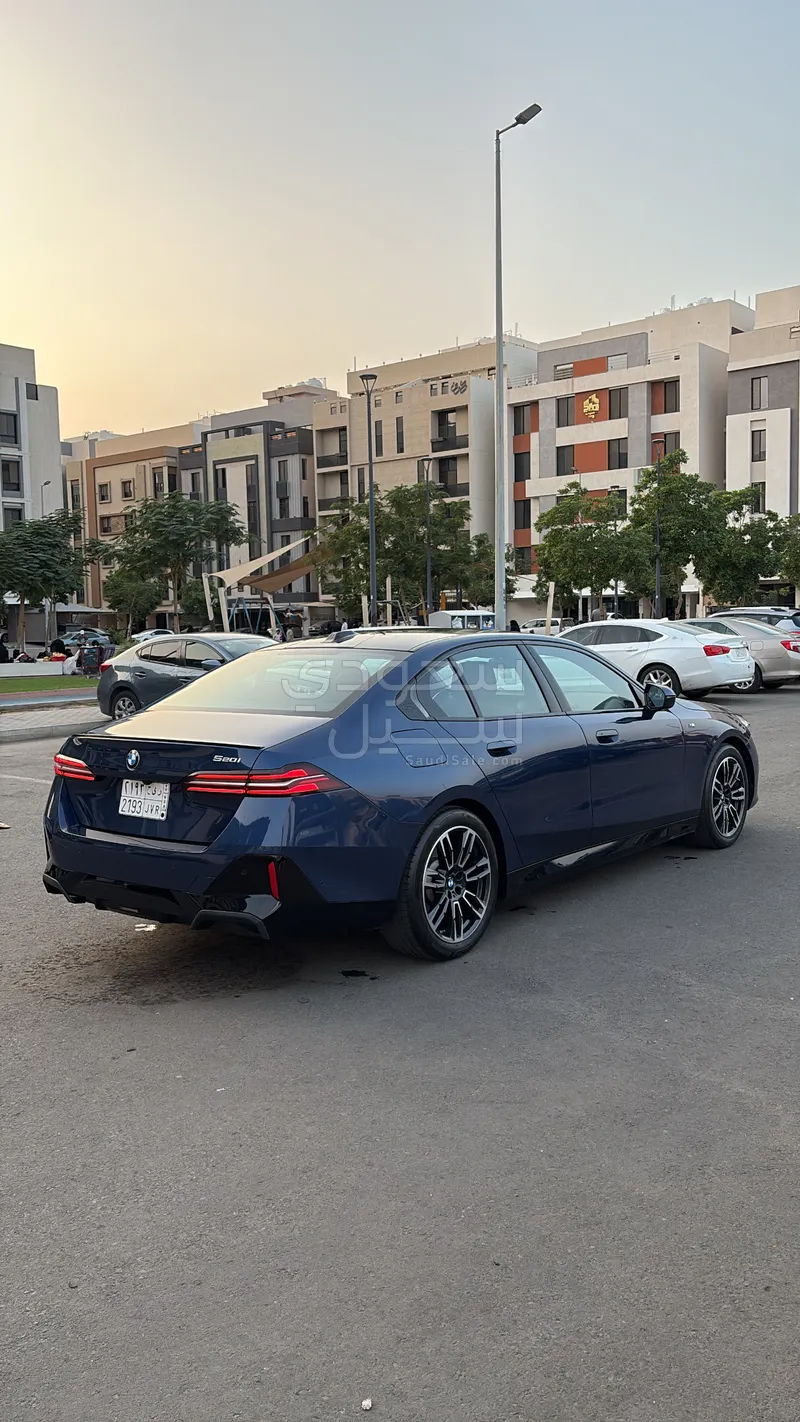 2024 بي ام دبليو الفئة الخامسة 520 أي إم كت