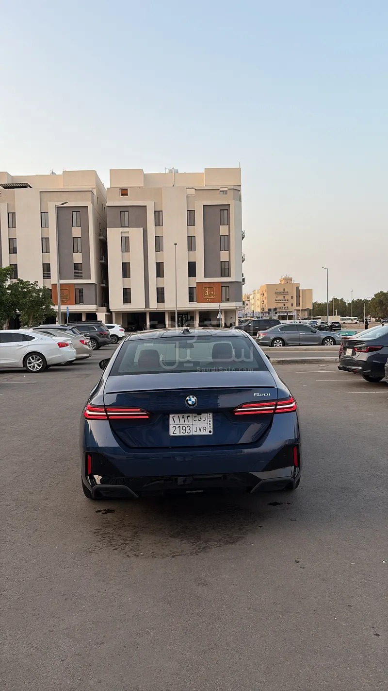 2024 بي ام دبليو الفئة الخامسة 520 أي إم كت