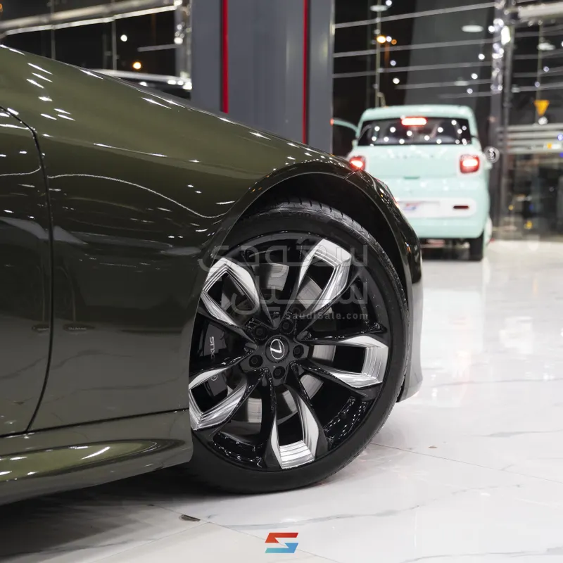 2024 لكزس إل سي 500