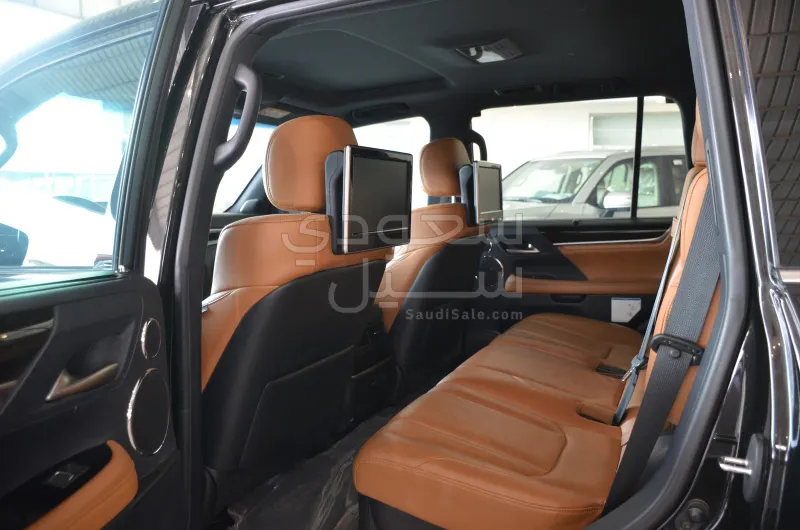 2021 لكزس إل إكس 570 اس