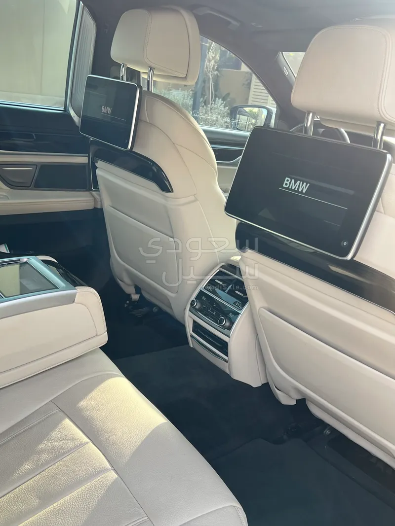 2020 بي ام دبليو الفئة السابعة 730 إل أي