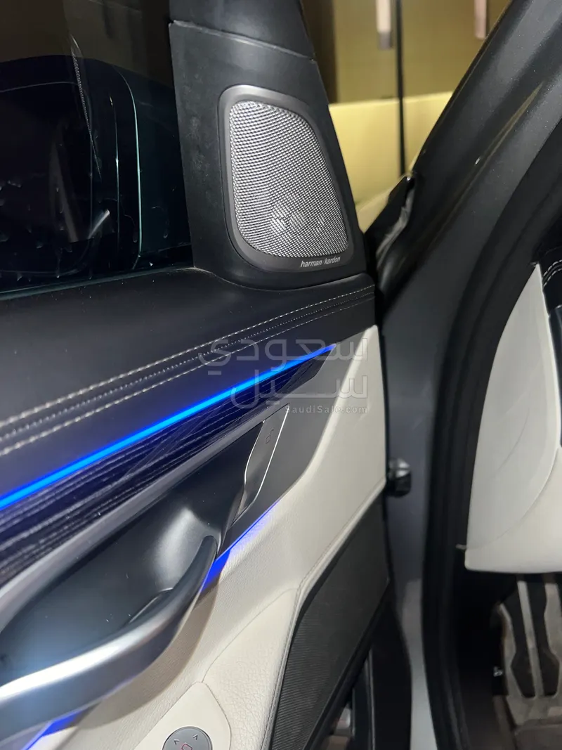 2020 بي ام دبليو الفئة السابعة 730 إل أي