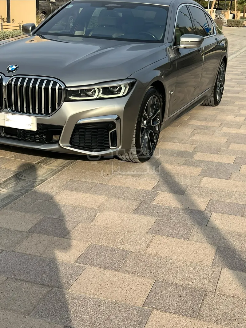 2020 بي ام دبليو الفئة السابعة 730 إل أي