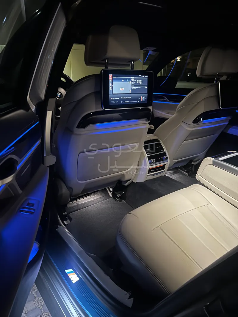 2020 بي ام دبليو الفئة السابعة 730 إل أي