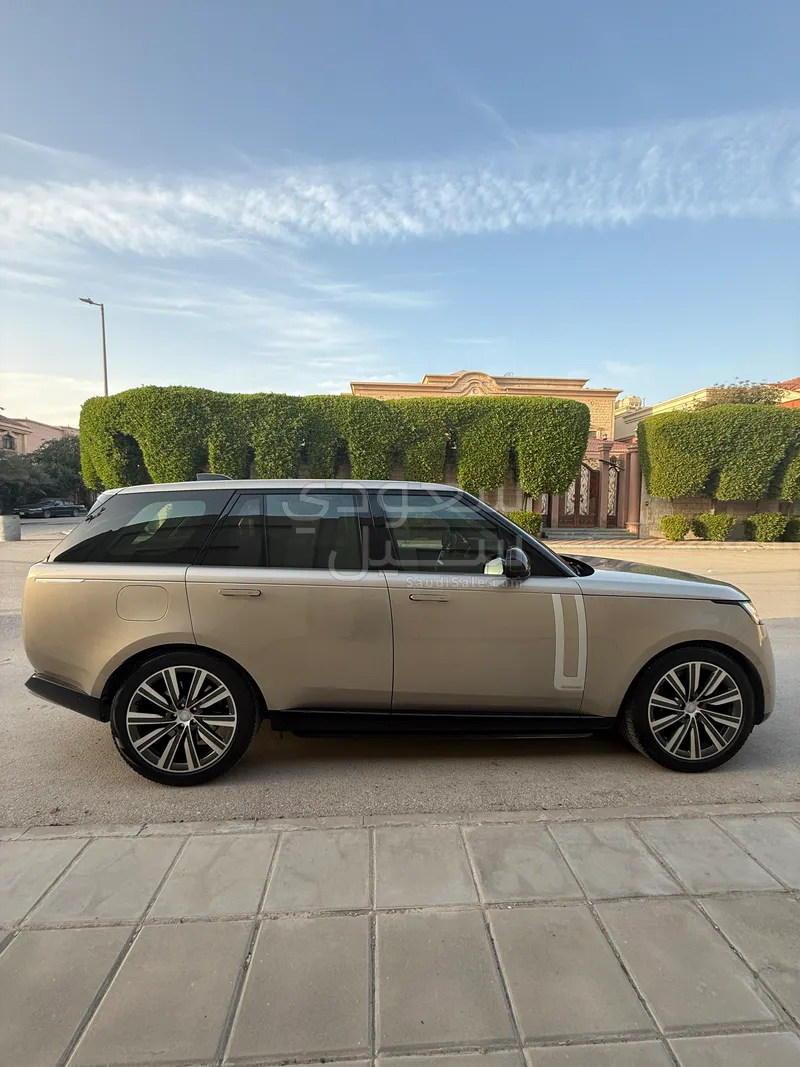 2022 لاند روفر رينج روفر فوج