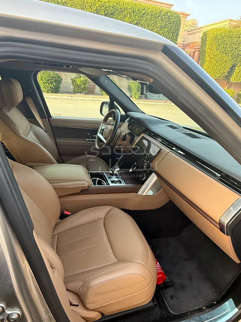 2022 لاند روفر رينج روفر فوج