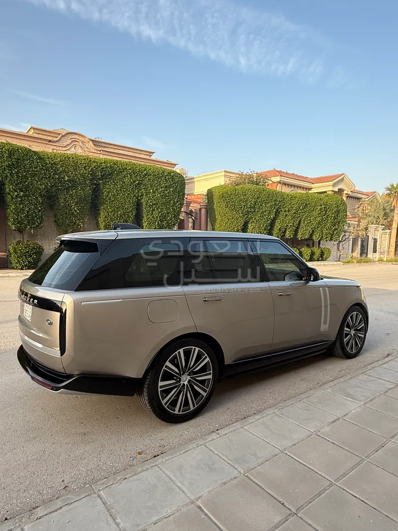 2022 لاند روفر رينج روفر فوج