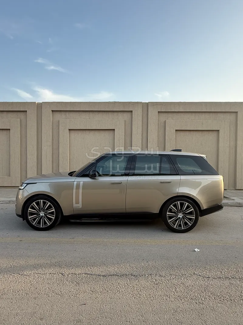 2022 لاند روفر رينج روفر فوج