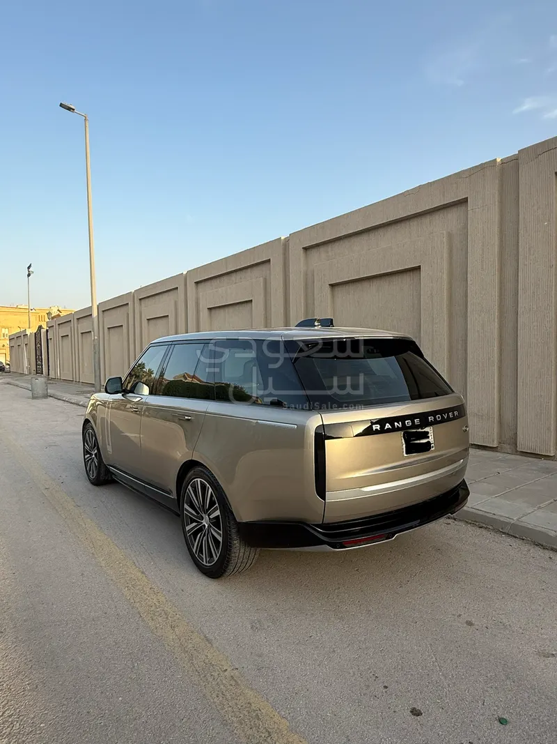 2022 لاند روفر رينج روفر فوج