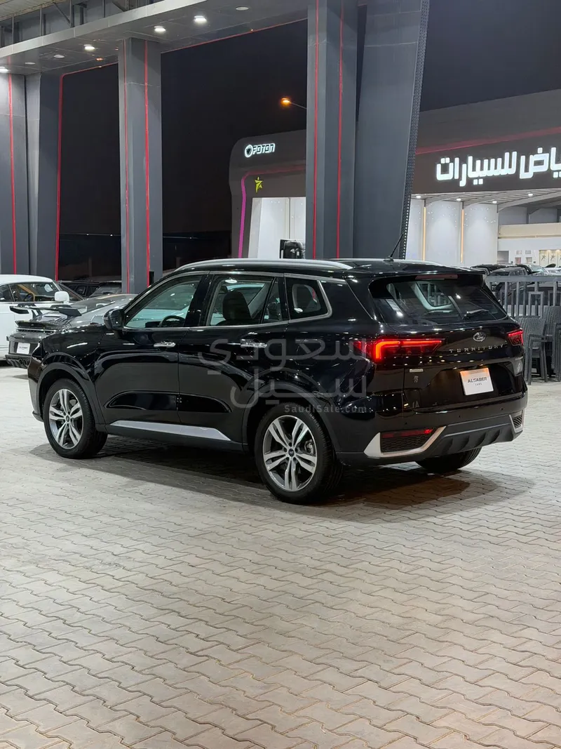 2024 فورد تيريتوري تيتانيوم بلس