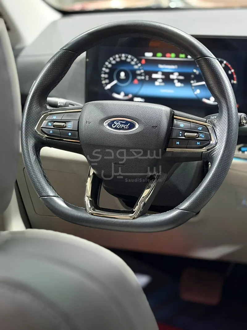 2024 فورد تيريتوري تيتانيوم بلس