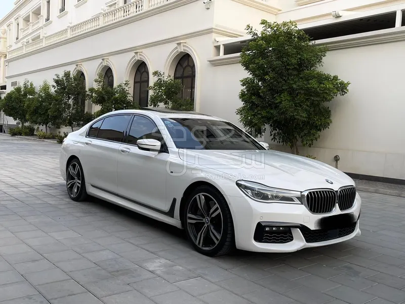 2017 بي ام دبليو الفئة السابعة 750 إل أي إنديفيجوال