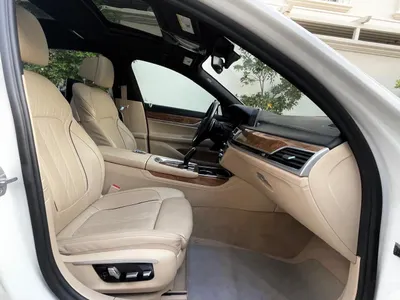 2017 بي ام دبليو الفئة السابعة 750 إل أي إنديفيجوال