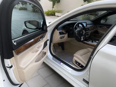 2017 بي ام دبليو الفئة السابعة 750 إل أي إنديفيجوال