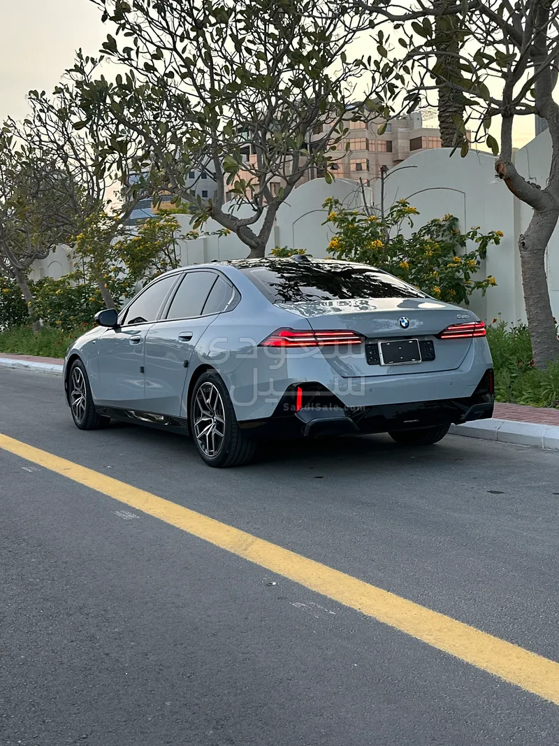 2024 BMW 5 Series 520i