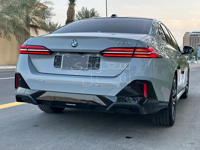 2024 بي ام دبليو الفئة الخامسة 520 أي