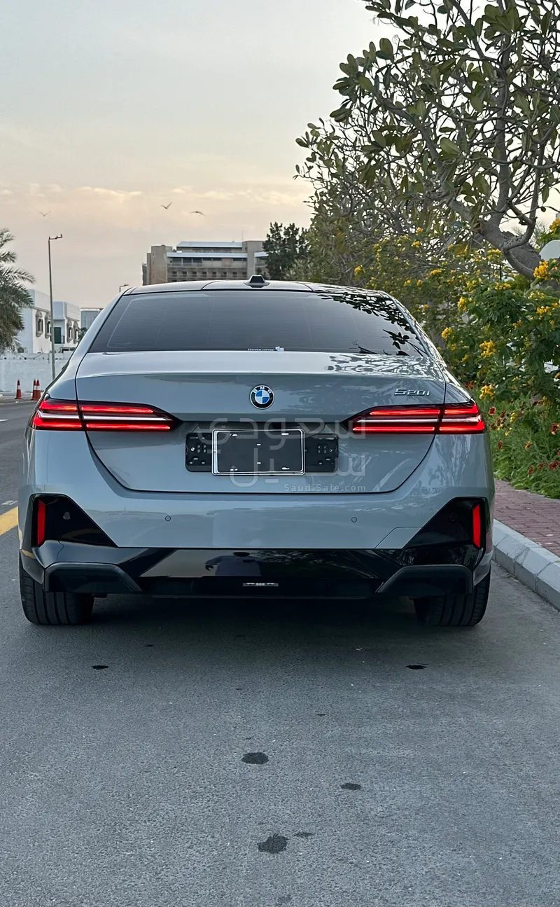 2024 بي ام دبليو الفئة الخامسة 520 أي