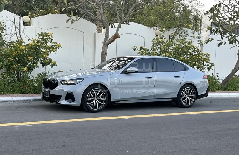 2024 بي ام دبليو الفئة الخامسة 520 أي