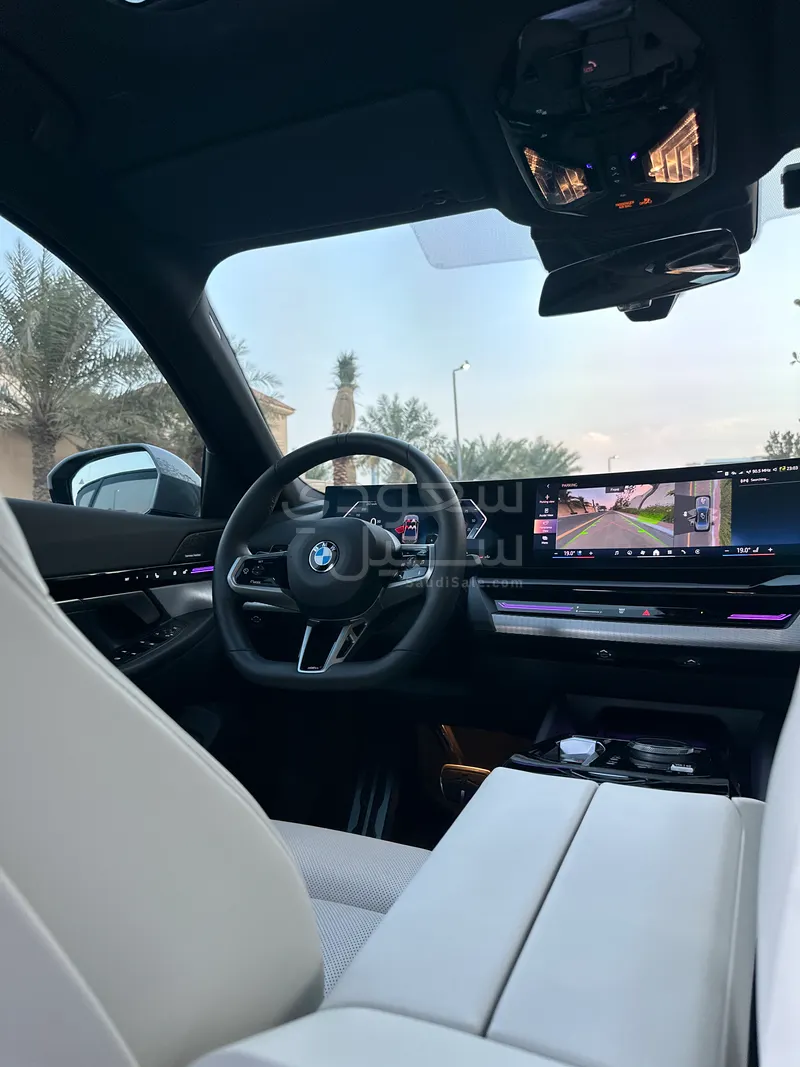 2024 بي ام دبليو الفئة الخامسة 520 أي