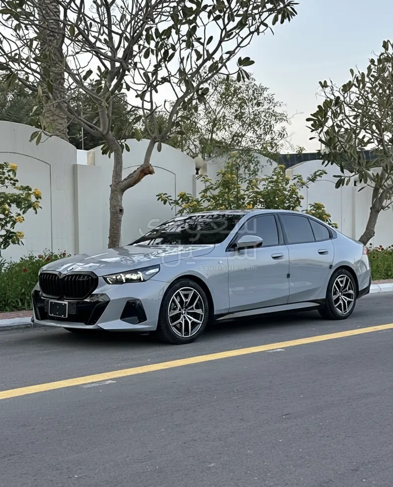 2024 بي ام دبليو الفئة الخامسة 520 أي