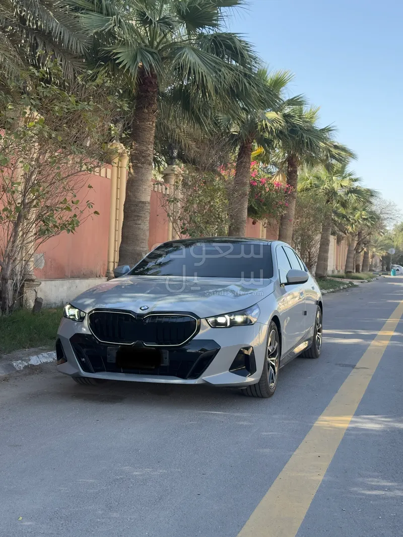2024 BMW 5 Series 520i